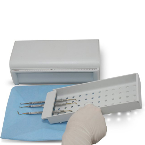Touch-free operation of Banicide® Tray – instruments slide out automatically without hand contact, minimizing cross-contamination